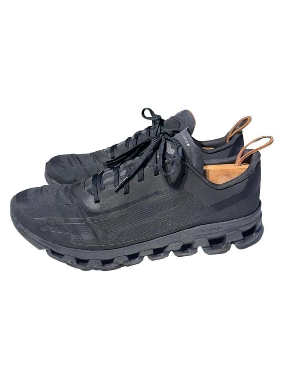 ON RUNNING CLOUDFLOW 4 ICON MAGNET BLACK SNEAKERS 11.5US